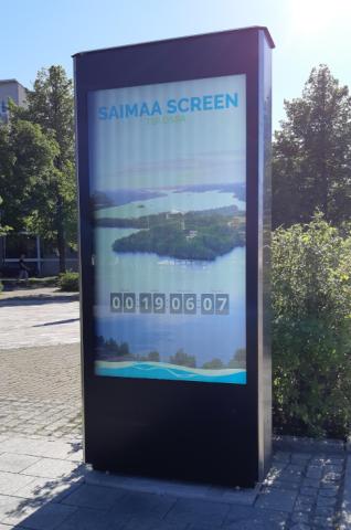 Vesistöaiheinen infonäyttö.