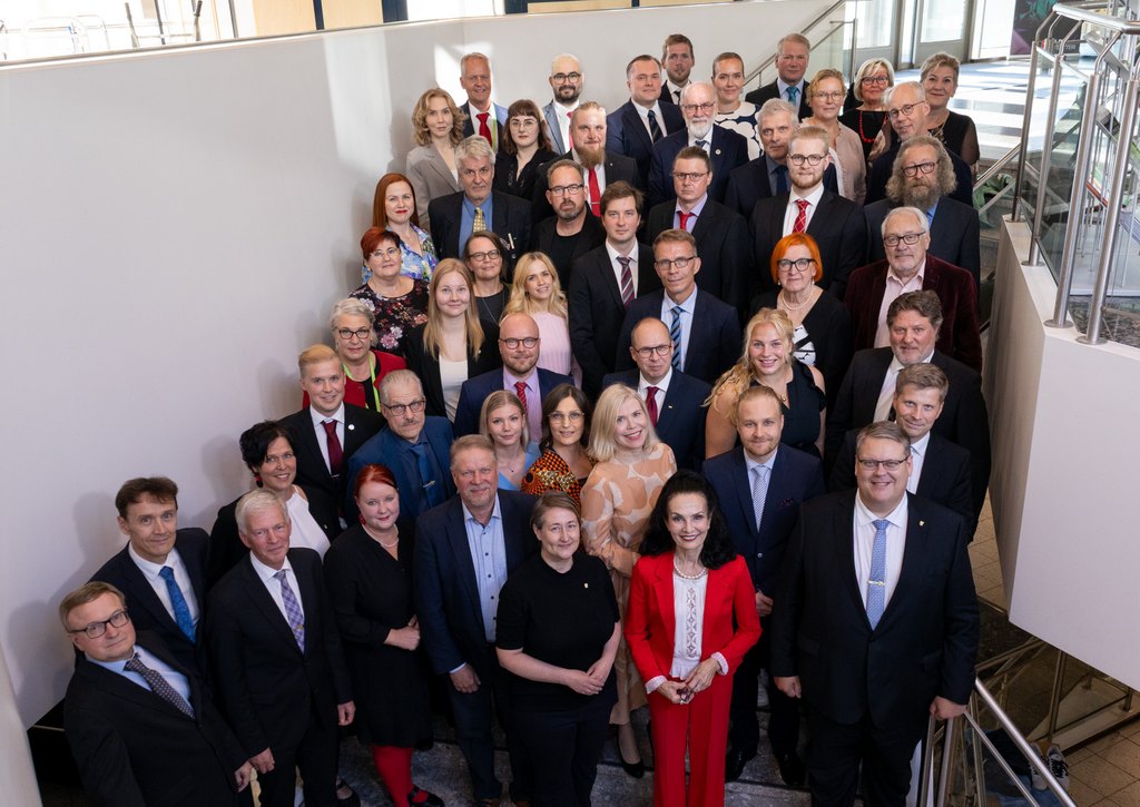 Kaupunginvaltuuston jäsenet.