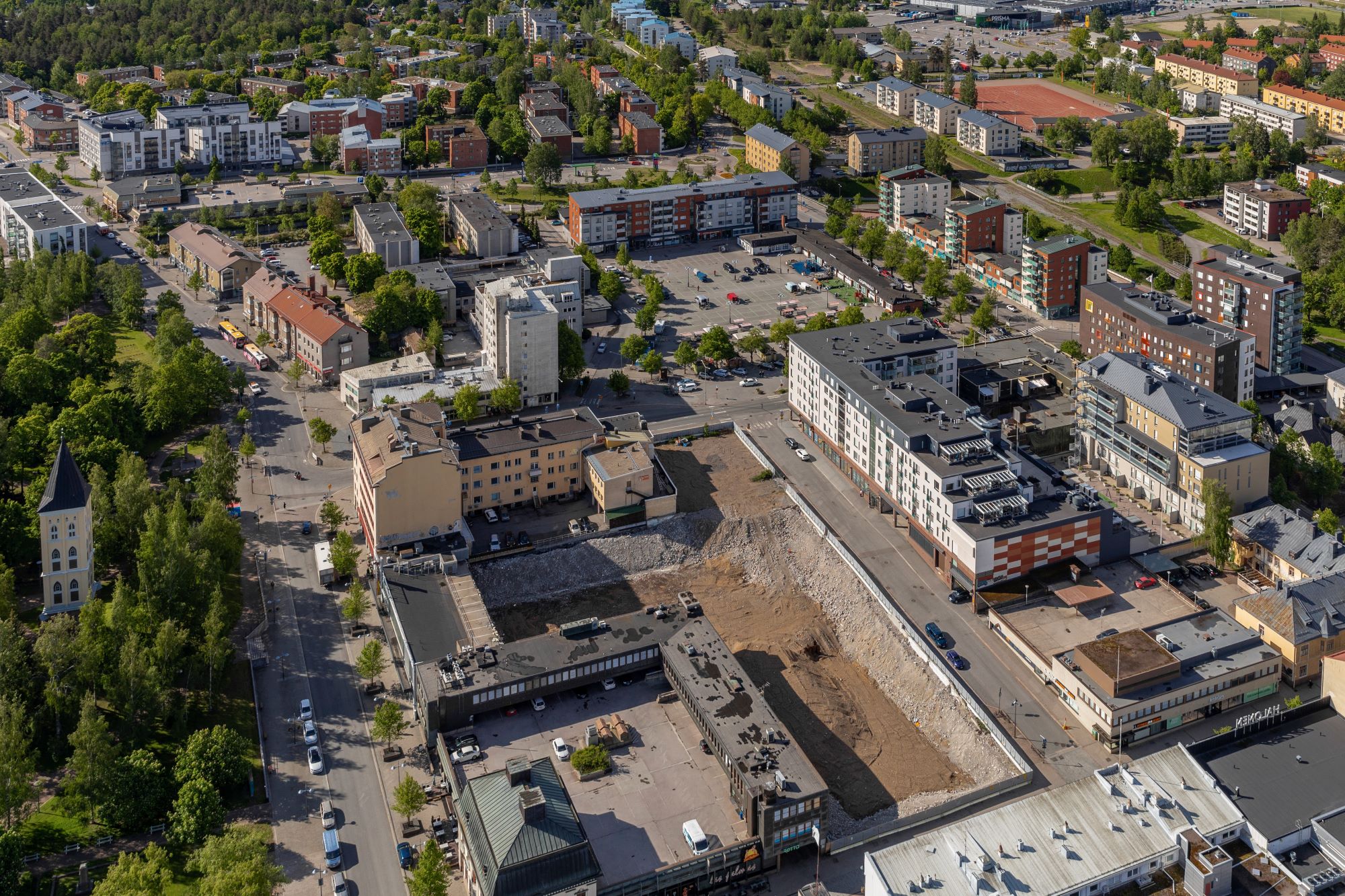 Weeran kortteli ja sillä sijaitseva tyhjä tontti.